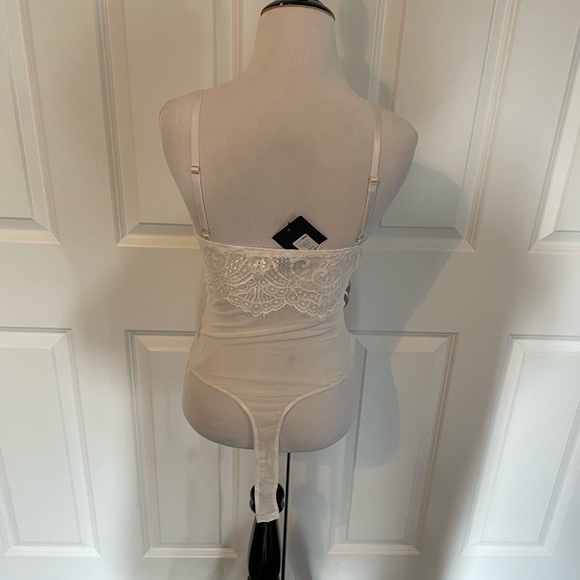 NWT Fashion Nova lace talk about it bodysuit - Picture 10 of 13